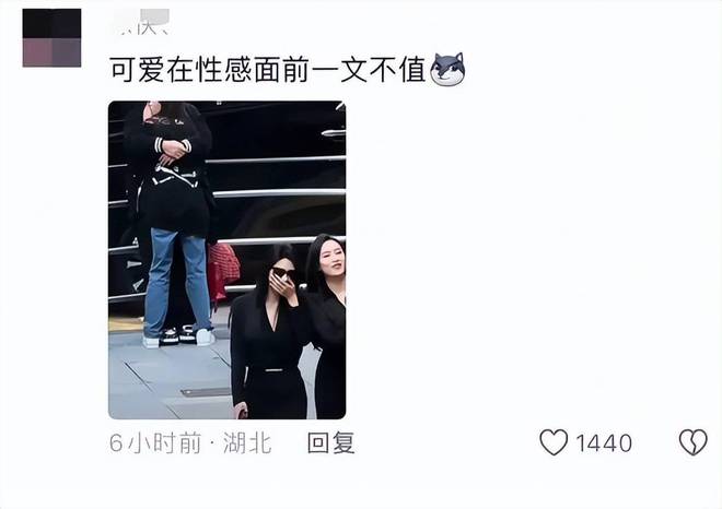 王思聪与女友懒懒香港街头撒糖网友：可爱在性感面前一文不值(图1)