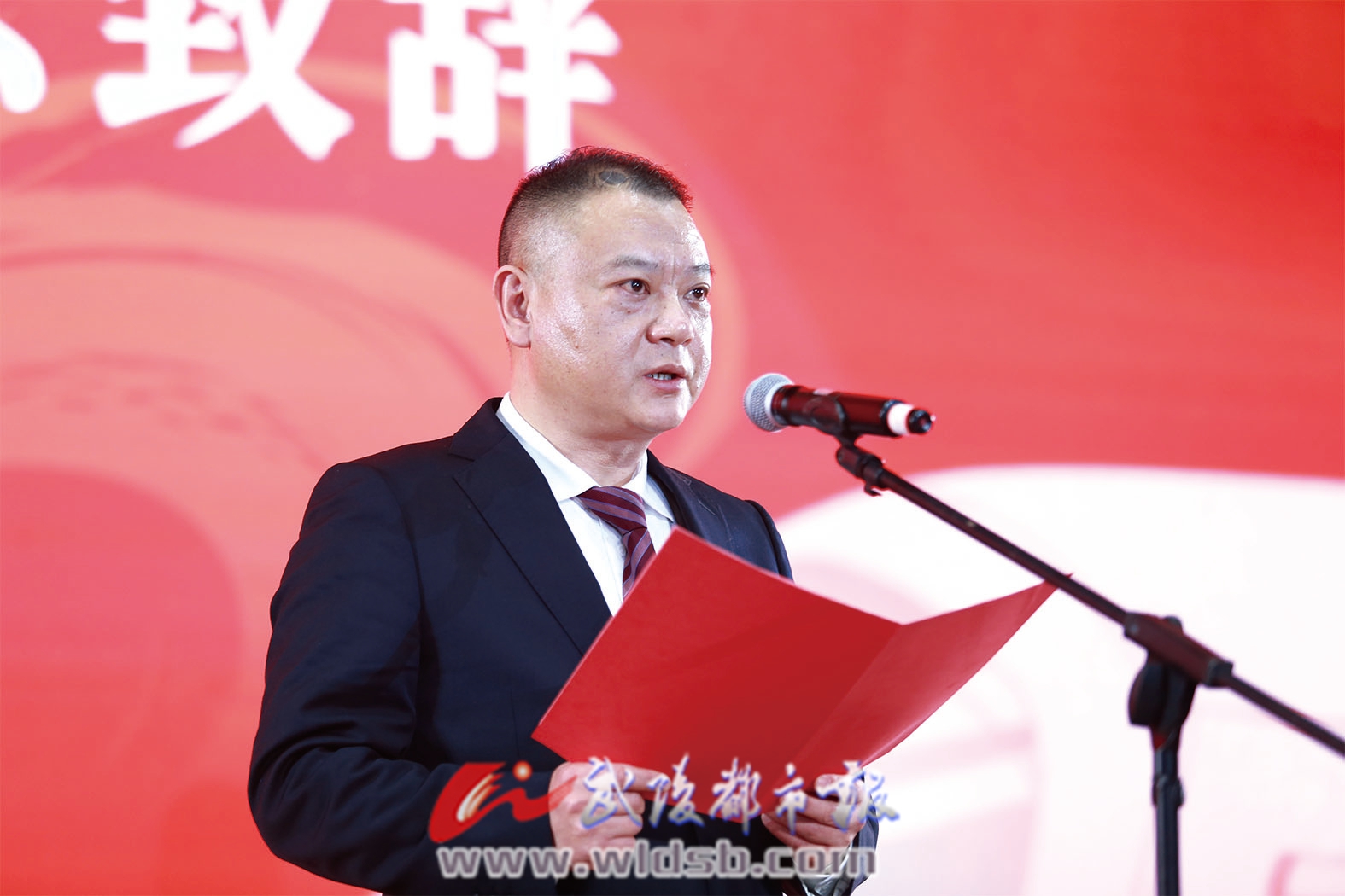 迎接高铁时代 建设医学中心 重庆大学附属黔江医院举行2025年迎春晚会