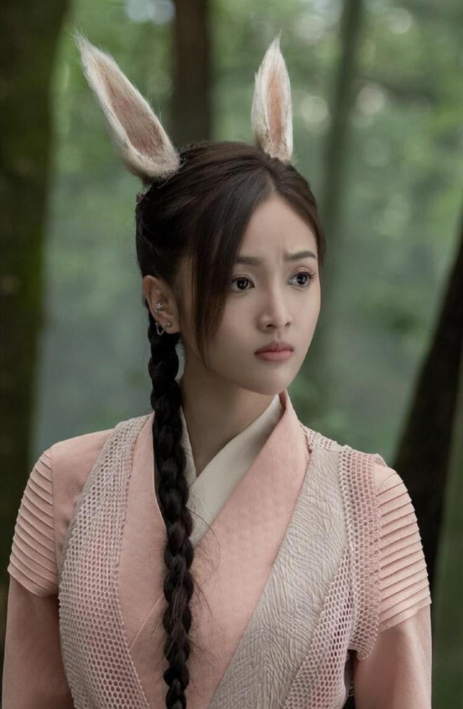 熊猫体育：吴宣仪生日会跳舞惹争议现场脱衣换装尺度之大引男粉吹口哨(图22)