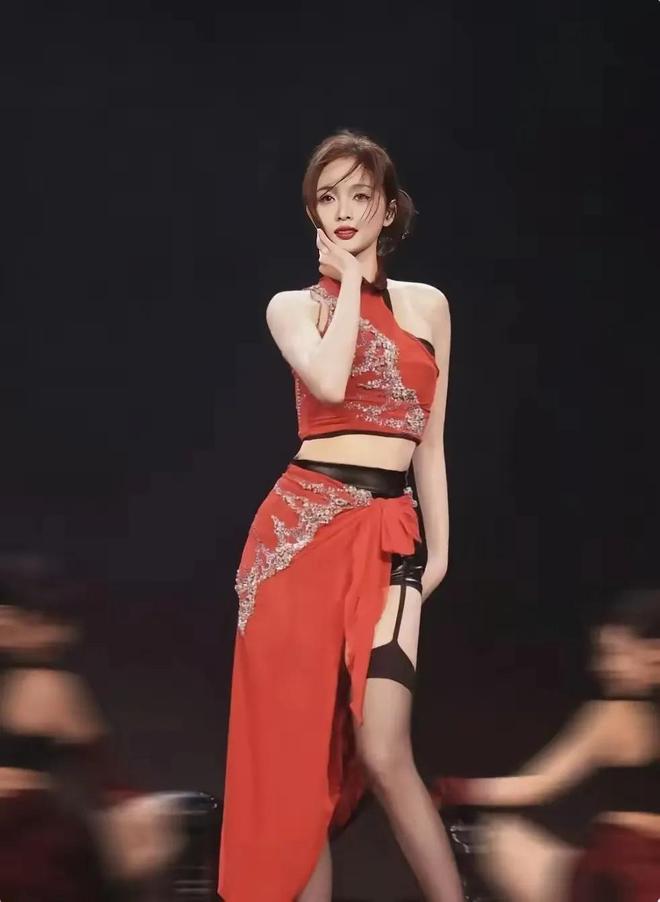 “搔首弄姿”还不害臊内娱为艺术献身的“流氓真相”该打破了(图3)