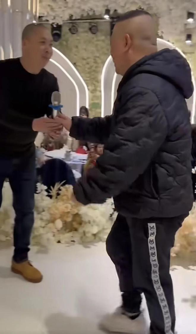 搞笑！王九龙回天津举办婚礼答谢宴被郭德纲抢风头朱琳鼻子奇怪(图12)