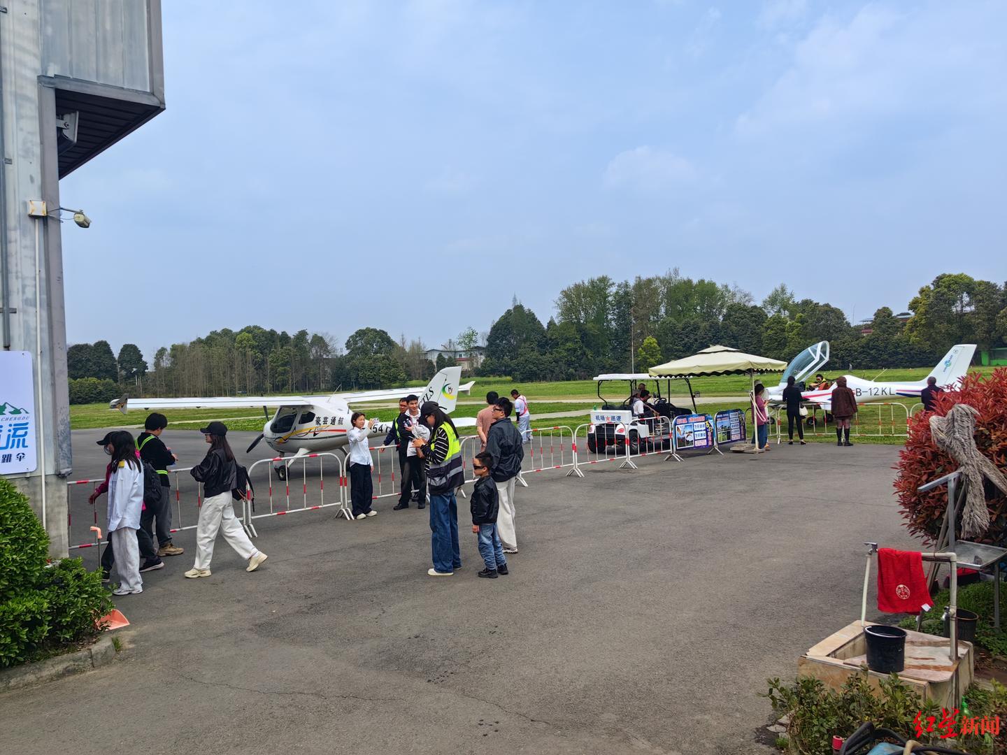 熊猫体育：300元自驾开飞机赏花！成都低空赏花全国居首亲子体验超6成(图3)