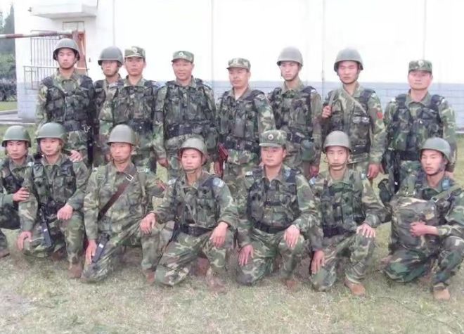 汶川地震15位军人舍命从4999米高空盲跳救援如今都是何职位？(图20)