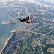 高空跳伞成为低空旅游新热门