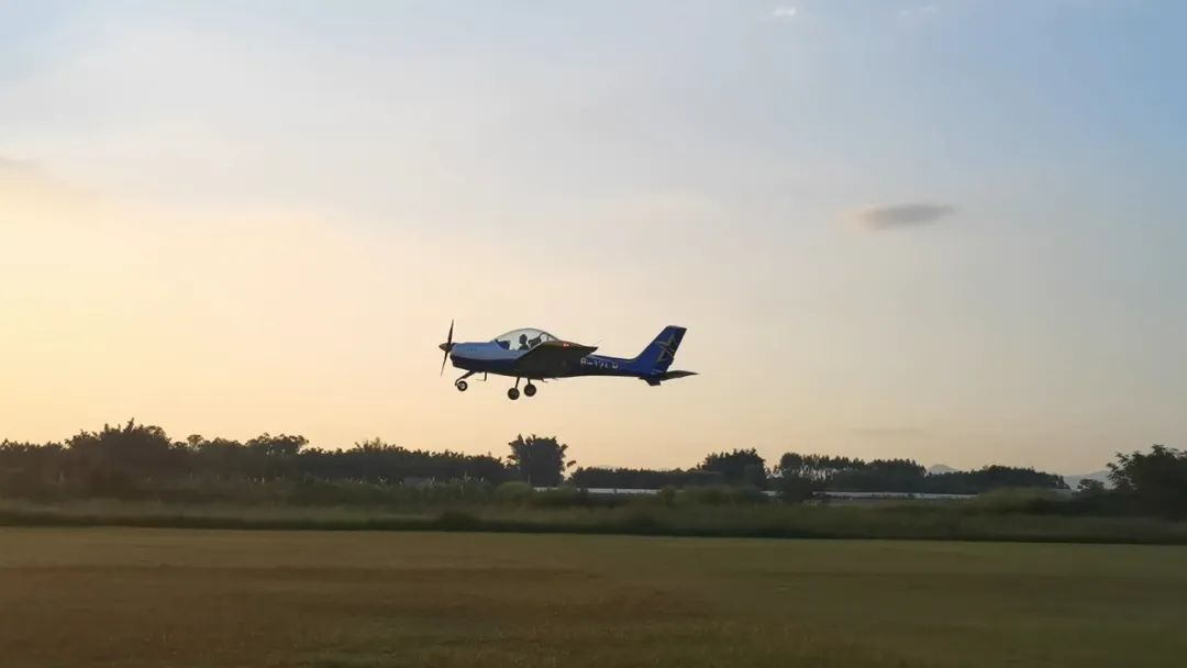 奇妙震撼！快来裕安体验低空飞行(图3)