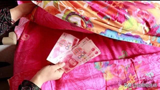 熊猫体育资讯：正月15晚上在枕头底下放钱讲究寓意和方法大家可要注意了