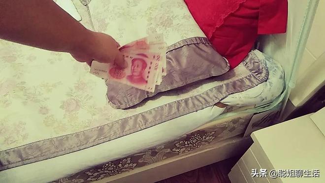 熊猫体育资讯：正月15晚上在枕头底下放钱讲究寓意和方法大家可要注意了(图3)