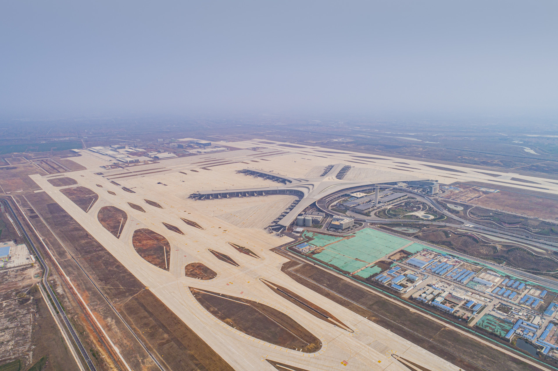 校企跨界合作 青岛航空推出“青航阅读”服务品牌