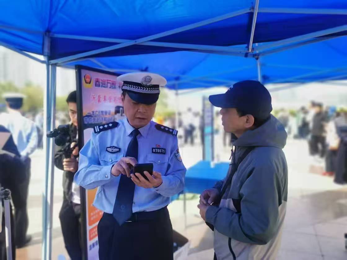 临沂举办“春润万家 礼行沂蒙”交通安全主题宣传活动 寓教于乐引领文明新风(图2)