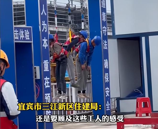 3工人被吊在工地门口示众律师斥侵害人格网友：愿意亲人被吊(图2)