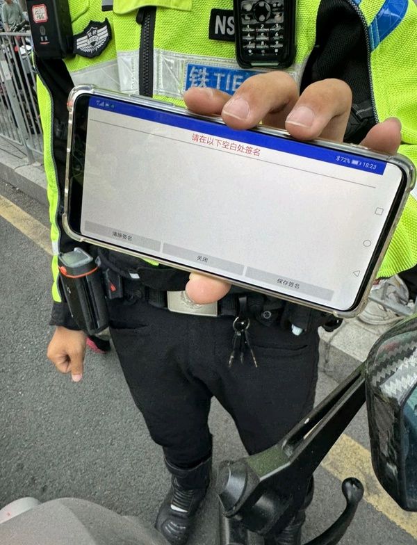 熊猫体育资讯：轻松一刻：她只是来推销内衣老婆我没骗你！(图12)