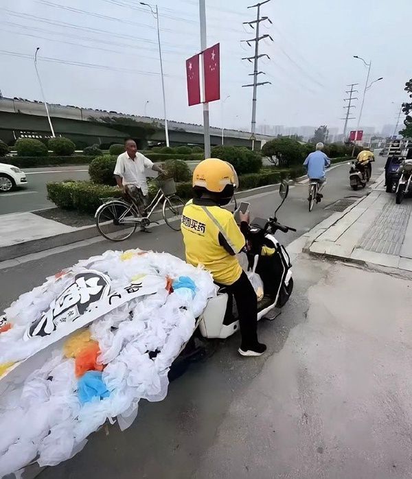 熊猫体育资讯：轻松一刻：她只是来推销内衣老婆我没骗你！(图22)