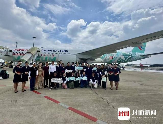 “空中博物馆”来了！东航宽体彩绘飞机“上博号”首次降落成都(图5)