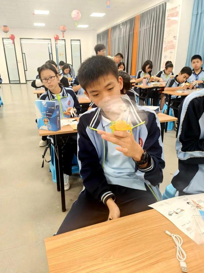 熊猫体育：【研学】桥头中学创新班学生探秘异能无人机科普教育基地开启科技研学新征程(图2)