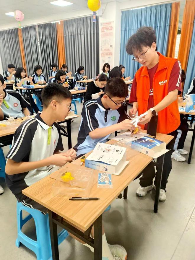 熊猫体育：【研学】桥头中学创新班学生探秘异能无人机科普教育基地开启科技研学新征程(图3)