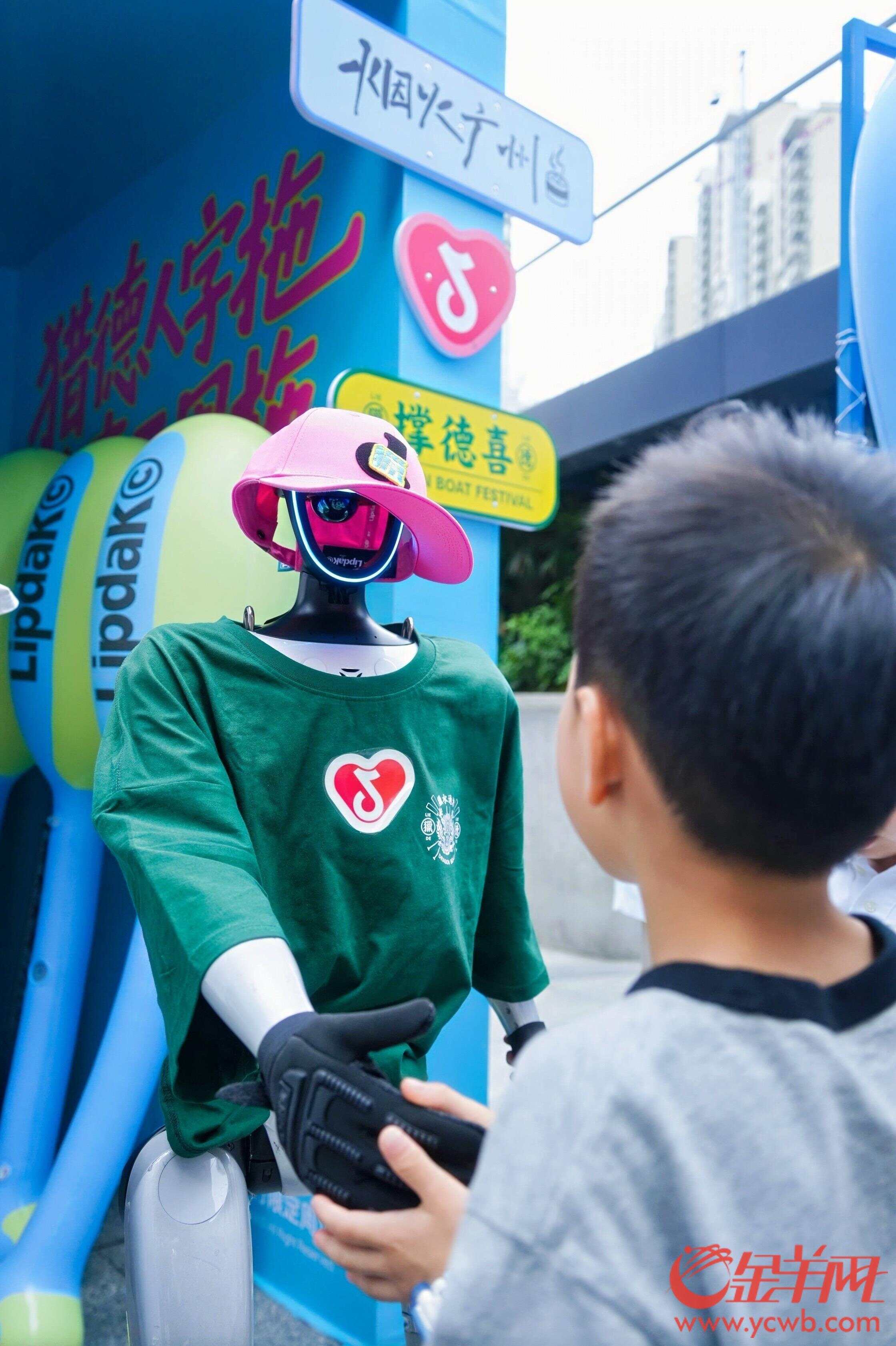 熊猫体育资讯：“龙舟+”激活大市场！“同船渡·粤韵广州”掀起湾区消费热潮(图2)