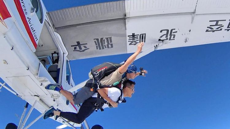 熊猫体育资讯：高空跳伞常见问题解答pptx(图1)
