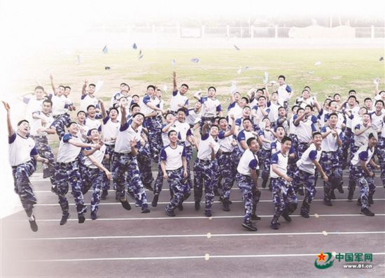 从2000余名雏鹰振翅蓝天揭秘空军青少年航校的育人密码(图3)
