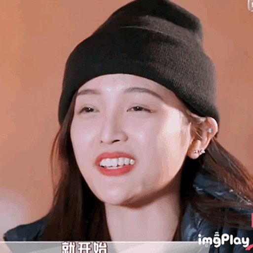 吴宣仪被质疑整容痕迹明显！出道前照片曝光整没整一目了然(图1)