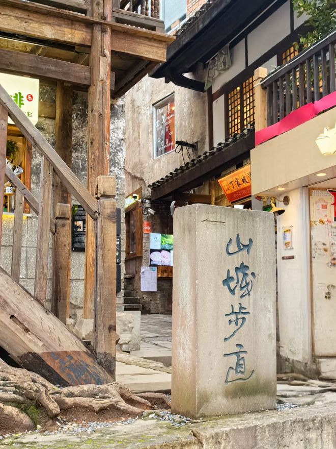 五一去重庆教你避开人潮揭秘本地人私藏路线与特别活动攻略(图1)