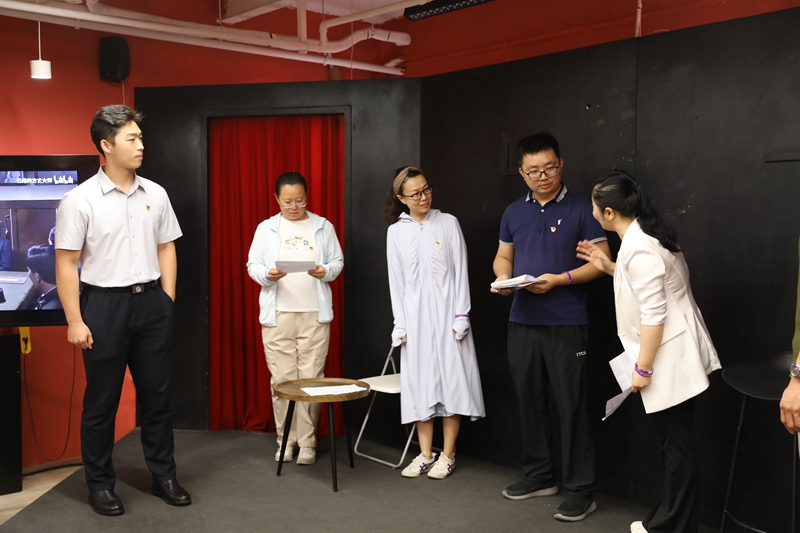 东城区景山街道开展红色寻访主题党日活动融合戏剧文化与红色教育(图1)