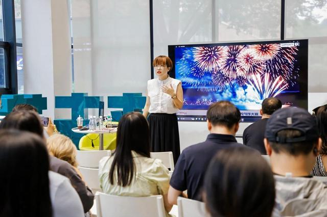 熊猫体育：西安欧亚学院文化传媒学院：看传媒教育如何拆掉高墙玩转边界(图15)