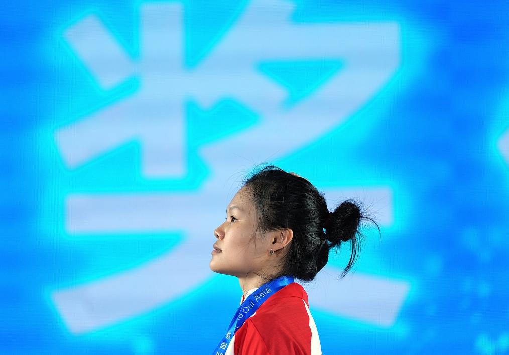 举重亚锦赛：赵金红包揽女子45公斤级三项冠军打破抓举世界纪录(图1)