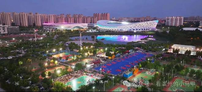 熊猫体育资讯：连续3天！滨州市民健身广场无人机集群飞行表演！(图1)