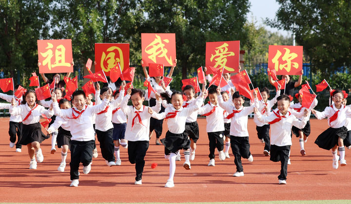 熊猫体育资讯：“孩子们成长得更好是我们最大的心愿”——以习近平同志为核心的党中央关心少年儿童成长和少先队工作纪实(图2)