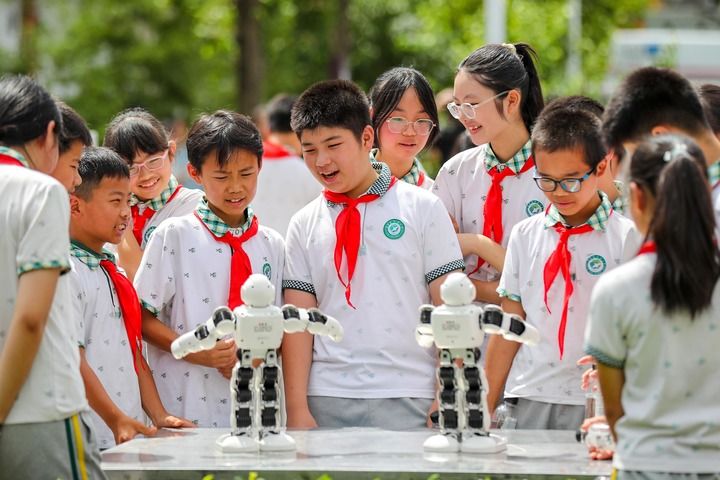 熊猫体育资讯：“孩子们成长得更好是我们最大的心愿”——以习近平同志为核心的党中央关心少年儿童成长和少先队工作纪实(图12)
