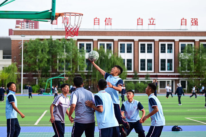 熊猫体育资讯：“孩子们成长得更好是我们最大的心愿”——以习近平同志为核心的党中央关心少年儿童成长和少先队工作纪实(图8)