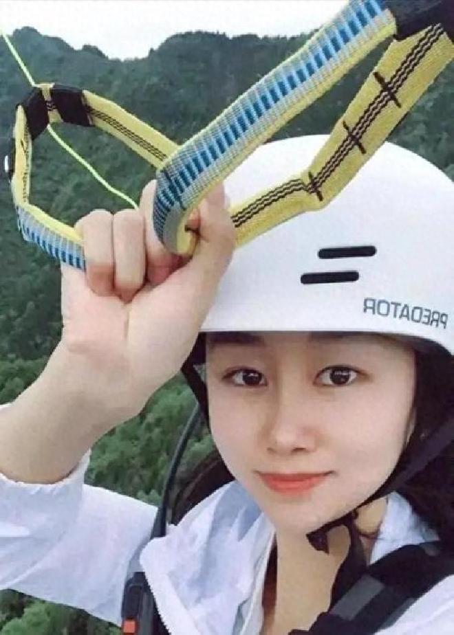熊猫体育资讯：回顾：漂亮女孩挑战翼装飞行不幸坠落身亡飞行前的话首次曝出(图1)