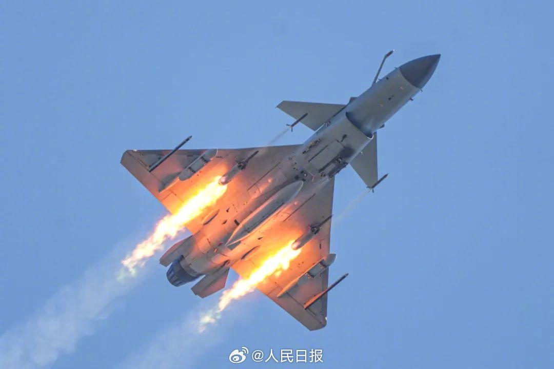熊猫体育资讯：人民日报报告文学歼—10诞生记：龙腾东方(图2)