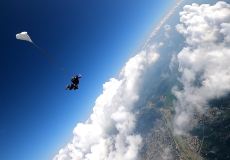 熊猫体育：新春走基层）俄罗斯导游在三亚：忙碌中过中国年(图1)