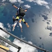 53年东山岛之战国共最后一战蒋介石数千伞兵空袭却成活靶子(图1)