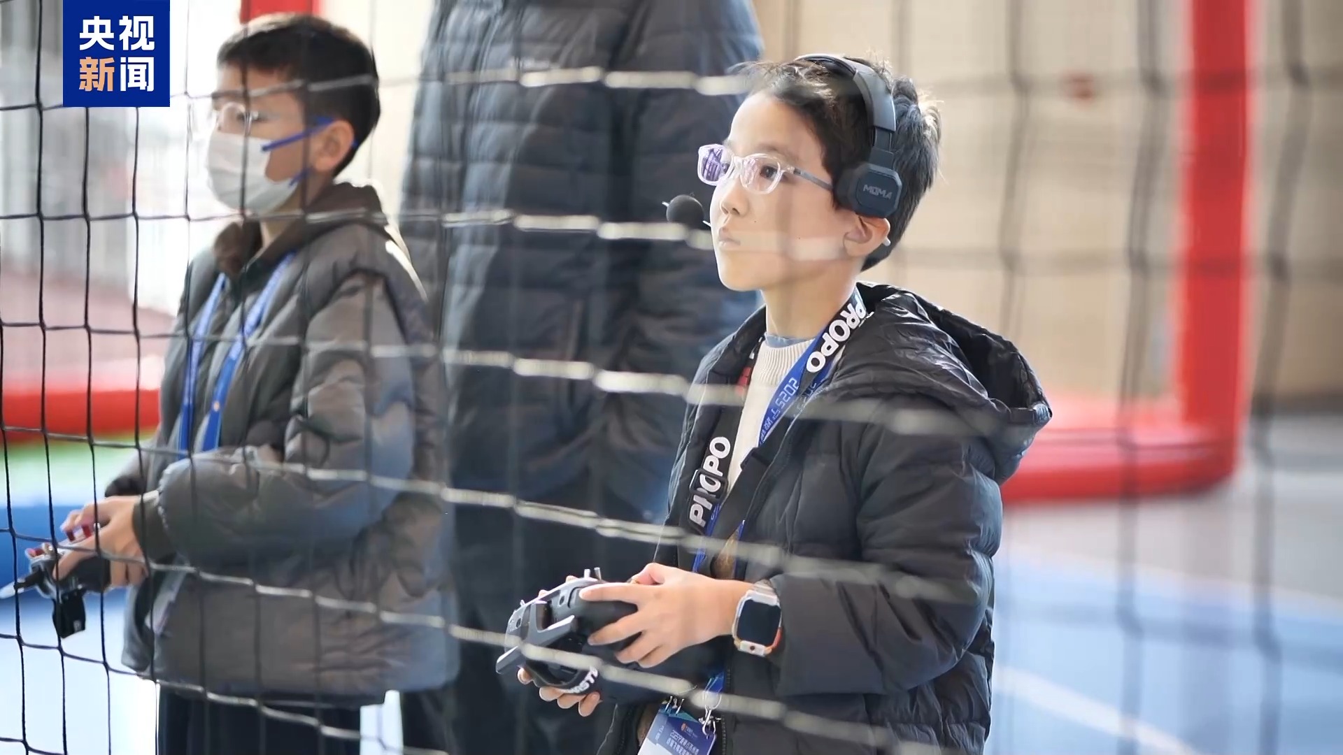 “会飞的足球”火爆校园青少年“玩”出未来产业(图2)