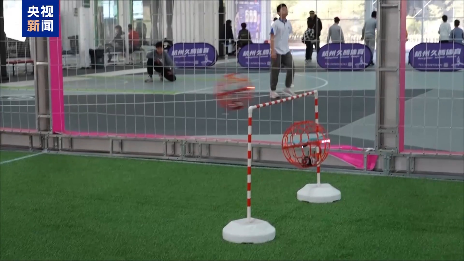 “会飞的足球”火爆校园青少年“玩”出未来产业(图8)