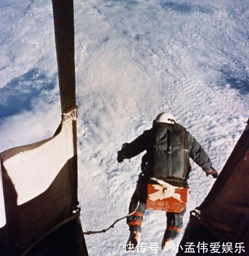 01年南海撞机王伟成功跳伞10万人找不到他？直到20多年后才明白(图1)