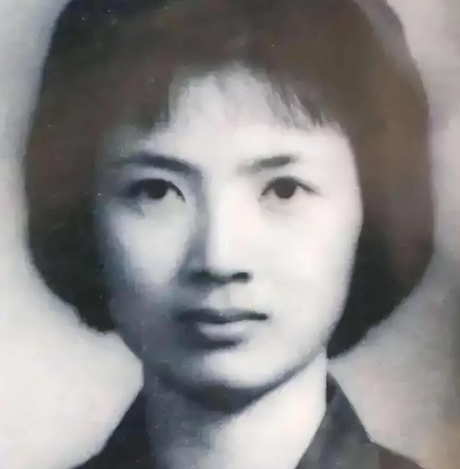 熊猫体育：1973年开国上将许世友乘专机发现执飞飞行员竟是女儿许华山(图3)
