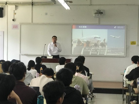 22名中国乘客集体被拒登机完整视频被公开——曼谷机场这一夜谁说了真话？(图1)