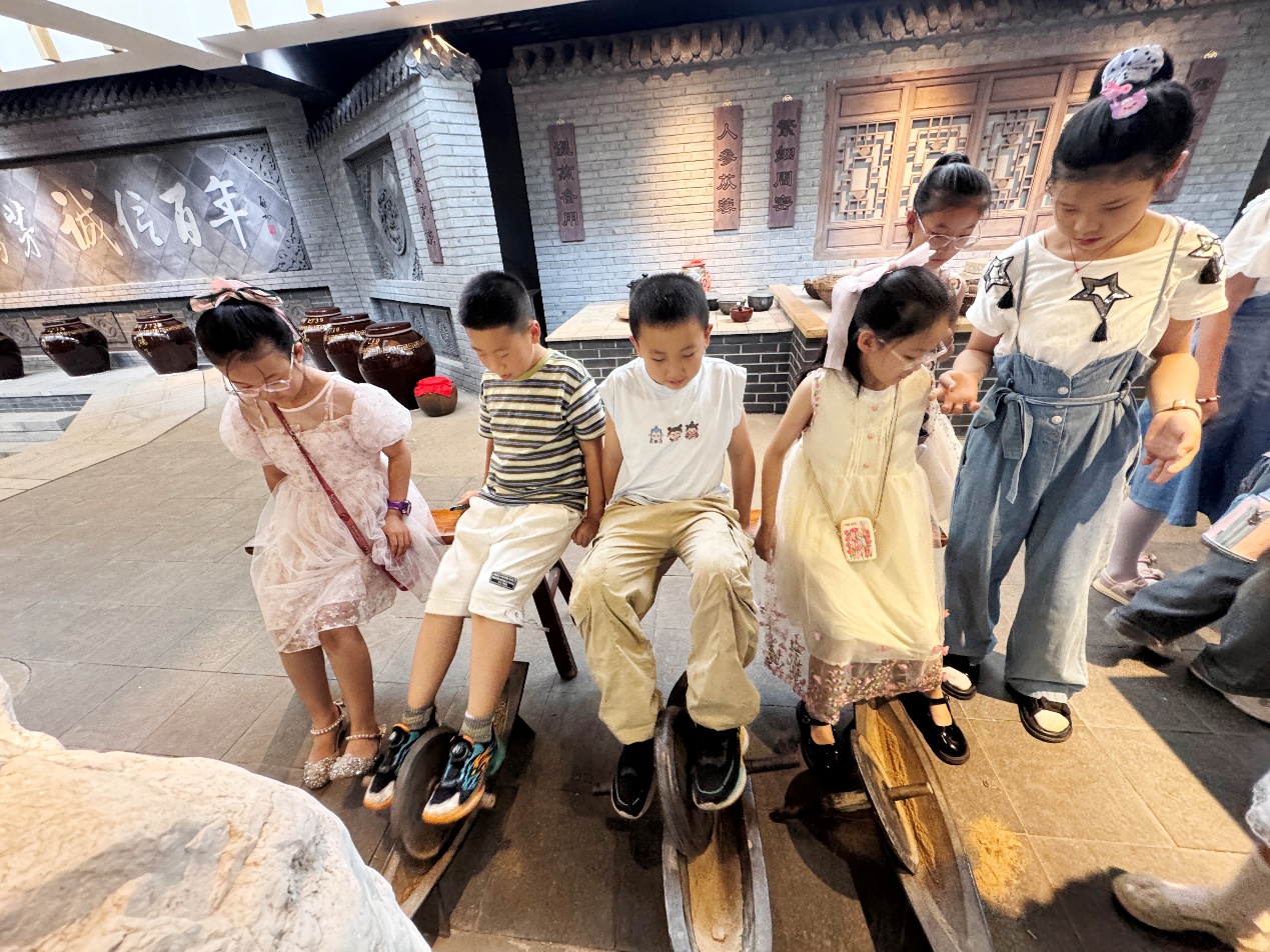 深耕蒙中医药文化传播鸿茅药业获评自治区中医药（蒙）文化宣传教育基地(图2)