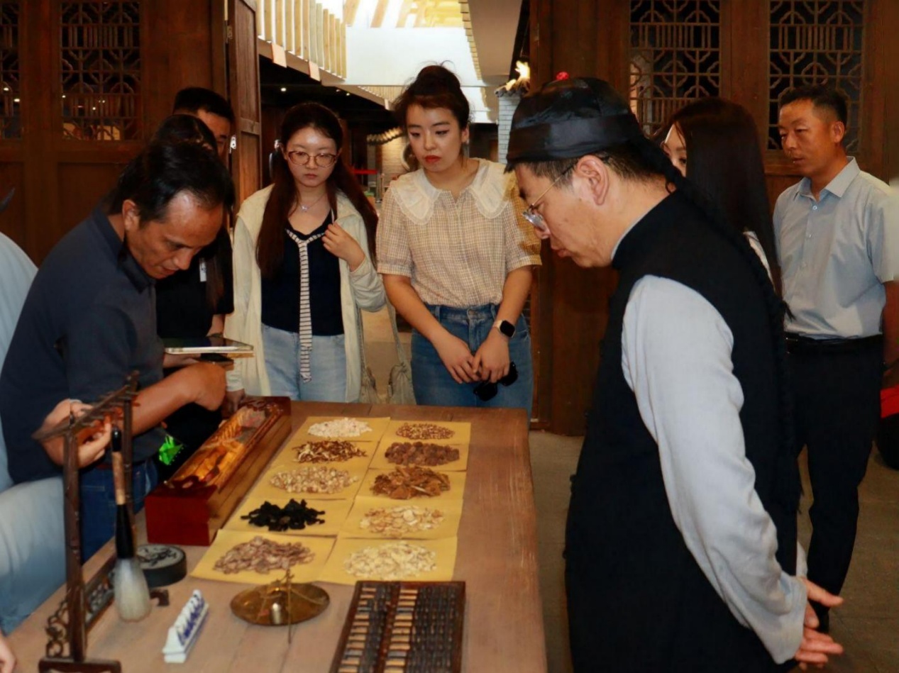 深耕蒙中医药文化传播鸿茅药业获评自治区中医药（蒙）文化宣传教育基地(图4)
